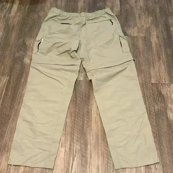 Magellan Outdoors fish gear pants size XL zip off to shorts - Picture 4 of 4